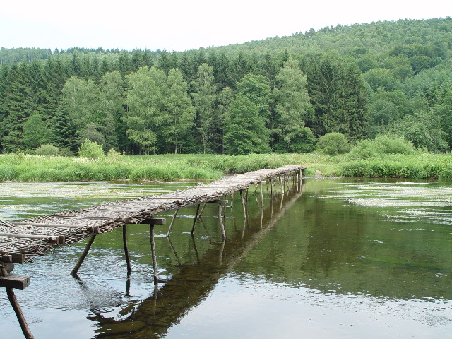 Proutěn&yacute; most přes S&eacute;mois