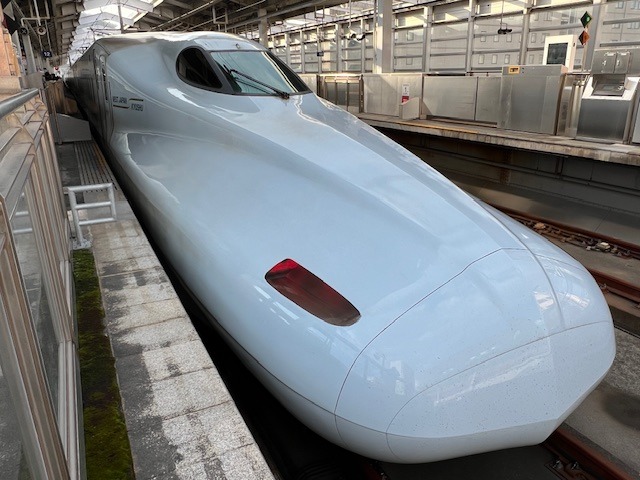 Šinkanzen Sakura na nádraží