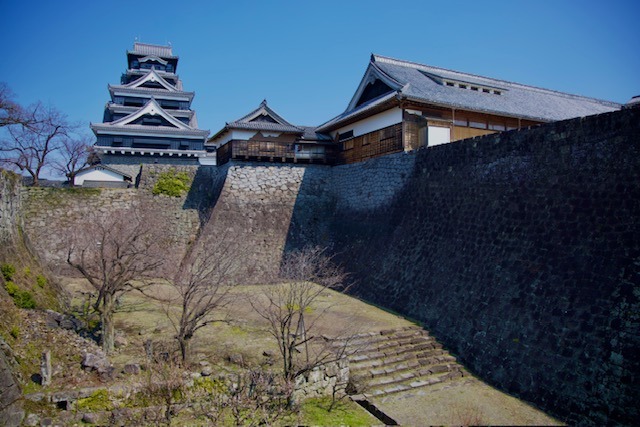 Pohled na hrad přes příkop