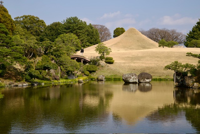 Kopec v zahradě Suizenji