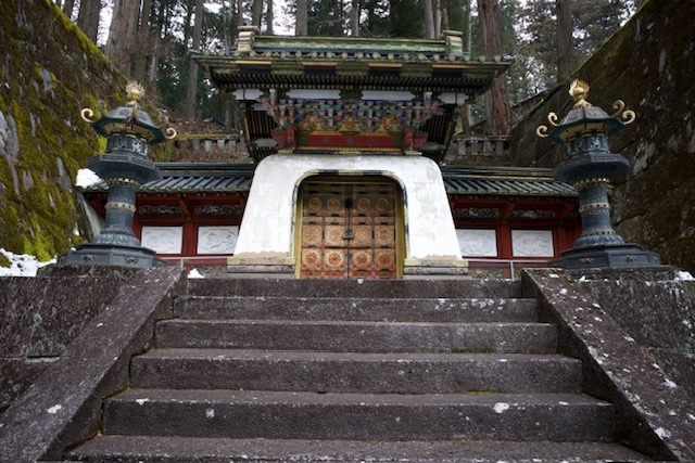 Brána Niómon s ochránci