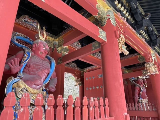 Sochy strážců u brány