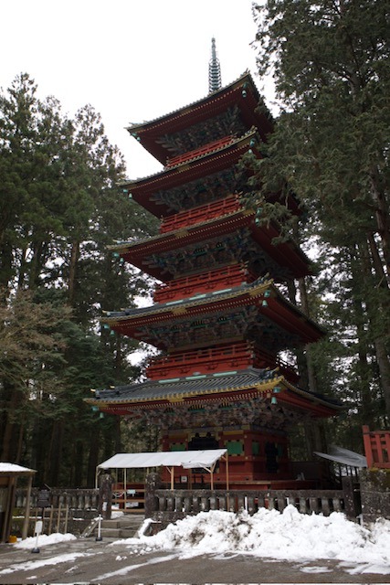 Červená pětiposchoďová pagoda