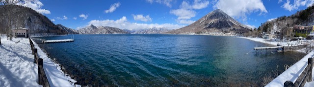 Výhled na jezero a hory