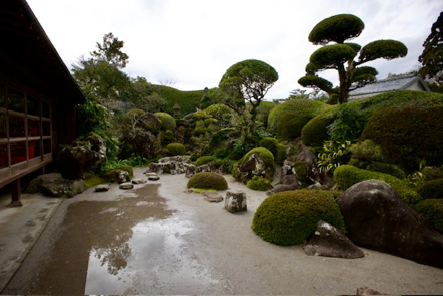 Dvorek v samurajské zahradě