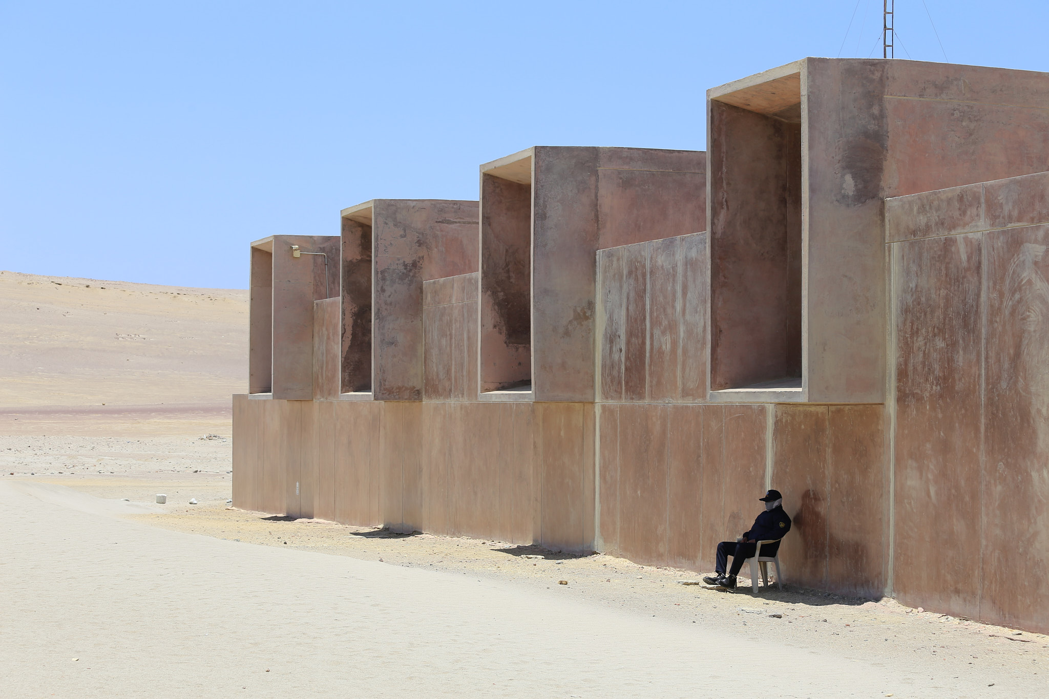 Strážnice u vjezdu do rezervace Paracas