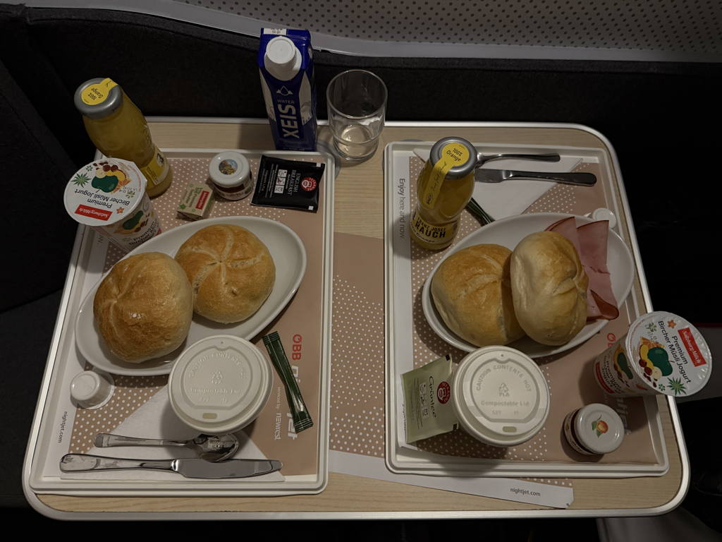 Snídaně v Nightjetu