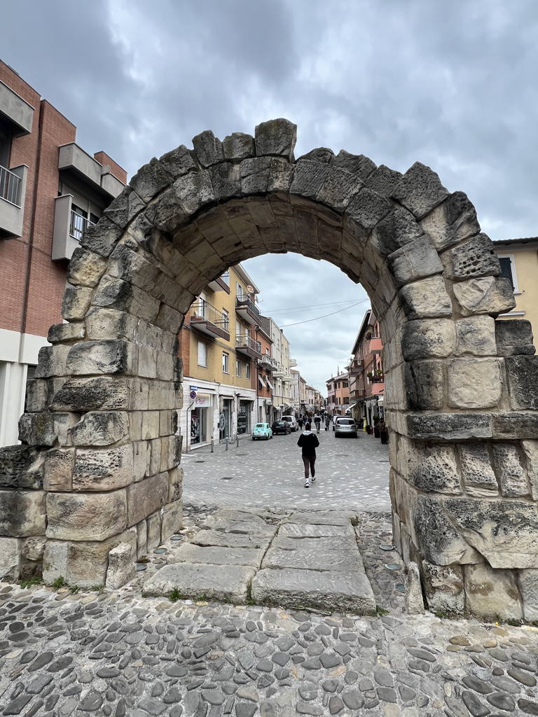 Historická brána Porta Montanara