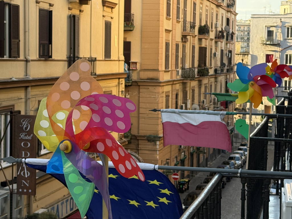 Slunečné ráno v Neapoli