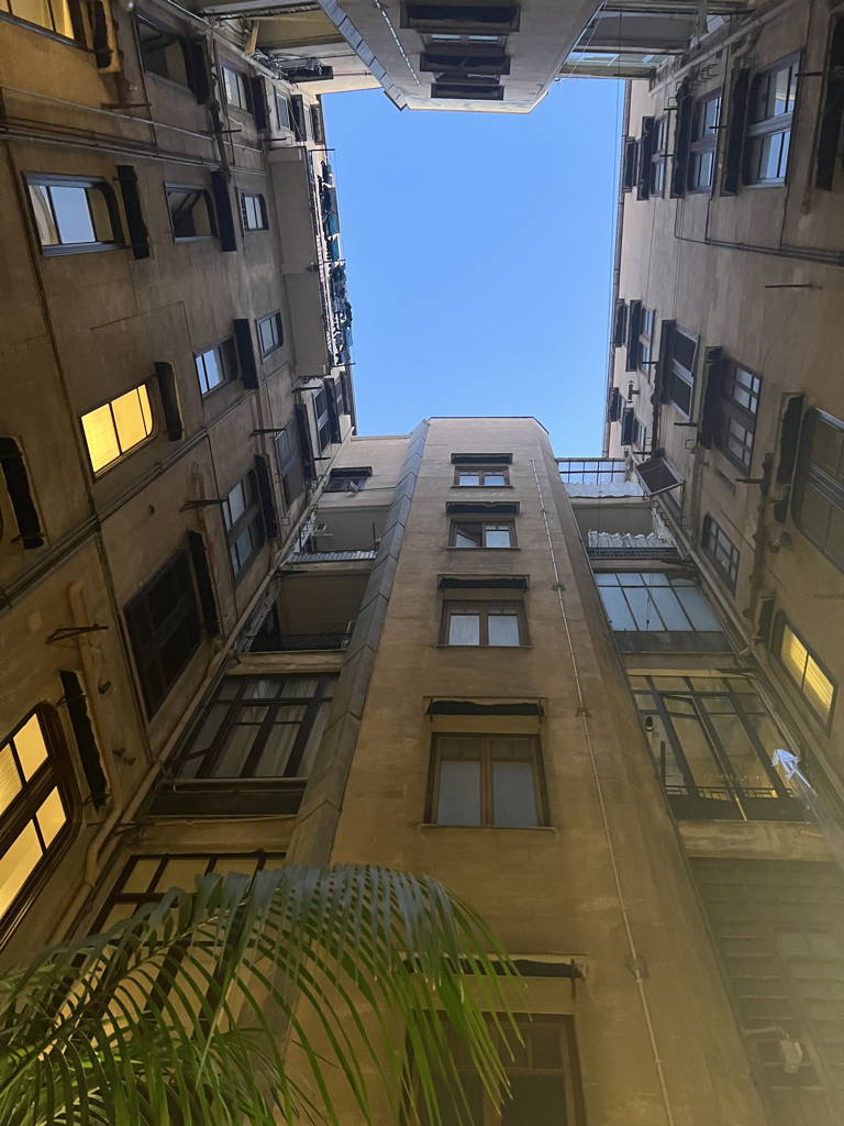 Vysoký vnitroblok v Palermu