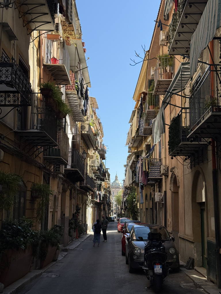 Ranní ulička v Palermu