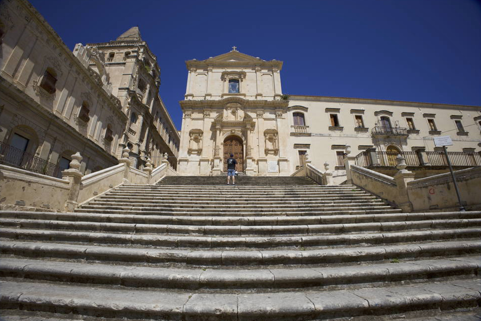 Schodiště ke kostelu