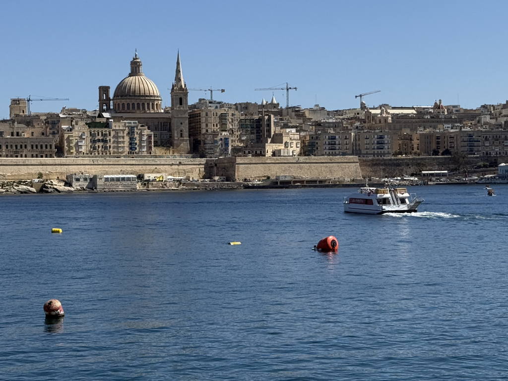 Pohled na Vallettu přes záliv